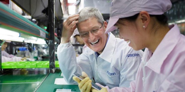 Appleın CEOsu Tim Cook, Foxconn fabrikasını gezerek işçilerin çalışma koşullarını yerinde denetledi.