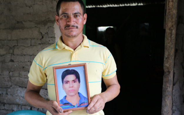 Hernandez'le aynı hastalığa yakalanan kardeşi 23 yaşında hayatını kaybetti. (Arwa Aburawa/Al Jazeera)
