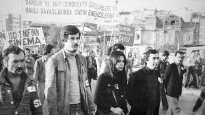 Semra Özdamar ve Müjdat Gezen'le birlikte Sansüre Hayır Yürüyüşü'nde, 1977.