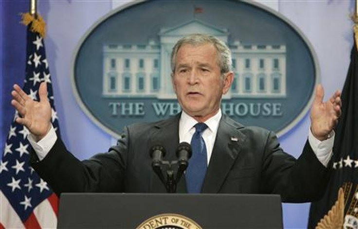 George W. Vush, 2000 seçimlerinde halk oylamasında rakibi Al Gore'un gerisinde kalmasına rağmen başkan seçilmişti.