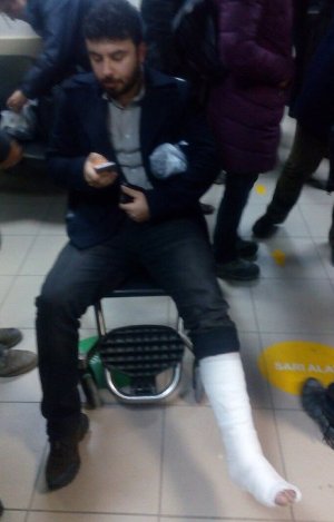 İLEF hocalarından Mehmet Yıldırım'ın ayağı kırıldı.