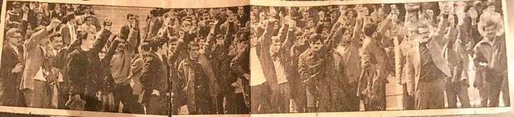 1969 - Beyazıt Meydanı. Marş söyleyenler arasında Deniz Gezmiş, Taylan Özgür ve İbrahim Çenet var.