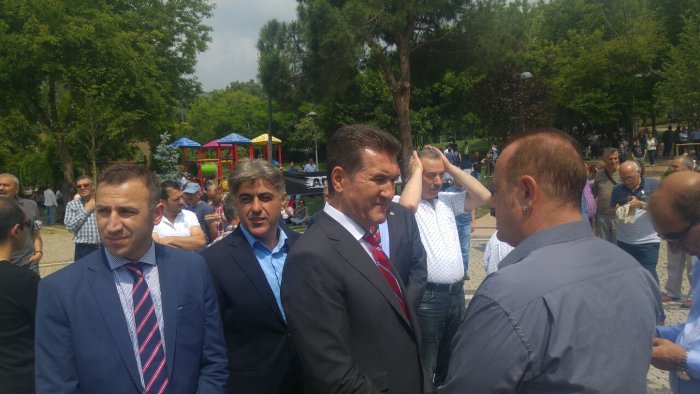 Şişli Belediyesi eski başkanı Mustafa Sarıgül de eyleme destek verdi.