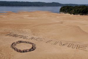 Munduruku-tribe-protest-photo-Marizilda-Cruppe-Greenpeace-300x200