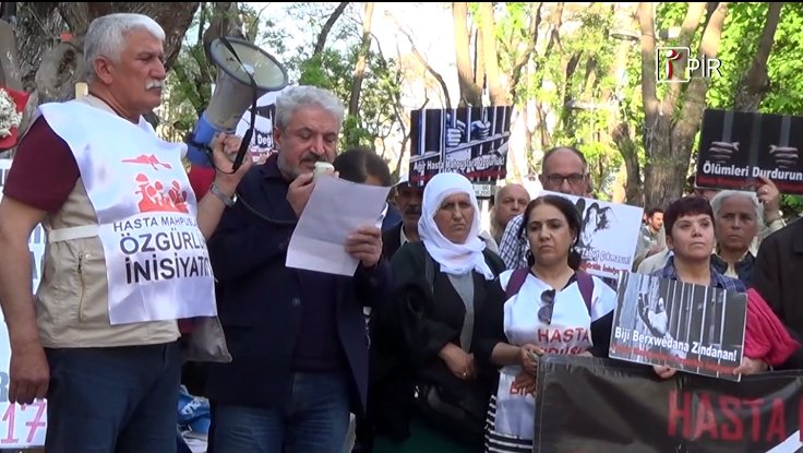 Hasta Mahpuslar İnisiyatifinin Ankara'daki eyleminde İHD adına açıklama yapan Fatin Kanat...