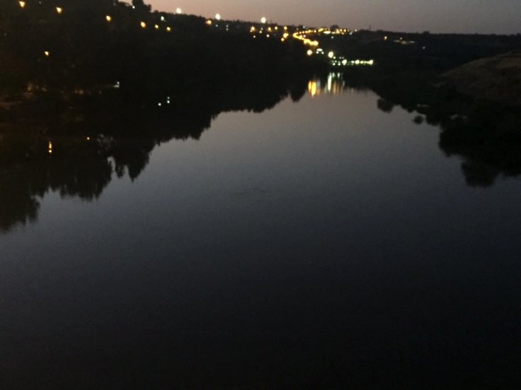 Manzarası güzel Dicle'nin kıyısı şehir merkezinden daha serin.